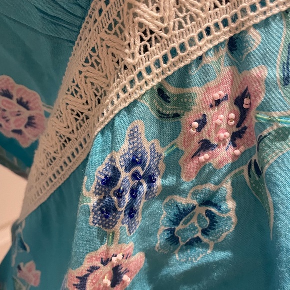 Tiffany blue bohemian top with bell sleeves. - Picture 5 of 7